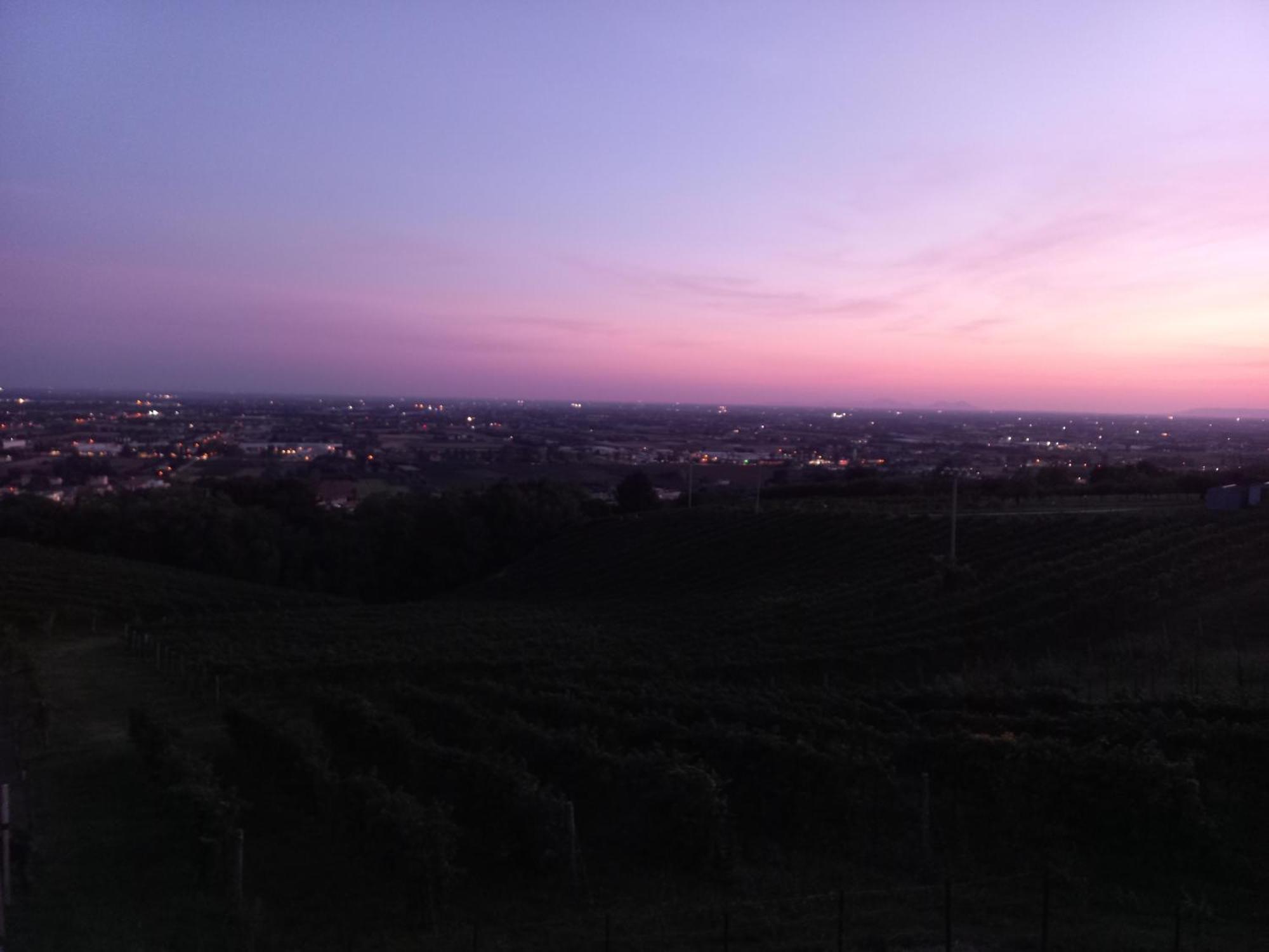 Terrazza San Vettore Con Colazione, Relax In Collina Con Vista Sui Vigneti Docg Asolo Gasthof Maser